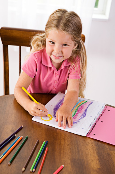 Education: Cute Girl Drawing Rainbow At Table With Colored Penci - Foto, afbeelding