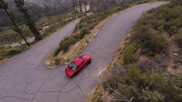 Lamborghini Gallardo σε Hwy Άντζελες Crest - Πλάνα, βίντεο