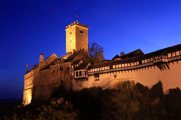 Castelo de Wartburg na Alemanha à noite
 - Foto, Imagem