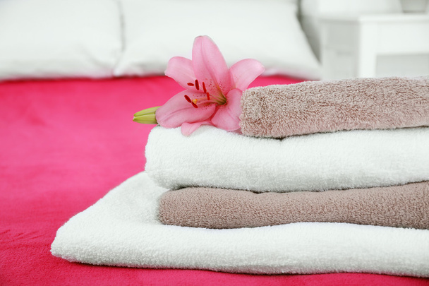 Freshly laundered fluffy towels - Foto, Imagen
