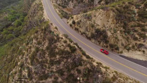 Lamborghini Gallardo σε Hwy Άντζελες Crest - Πλάνα, βίντεο
