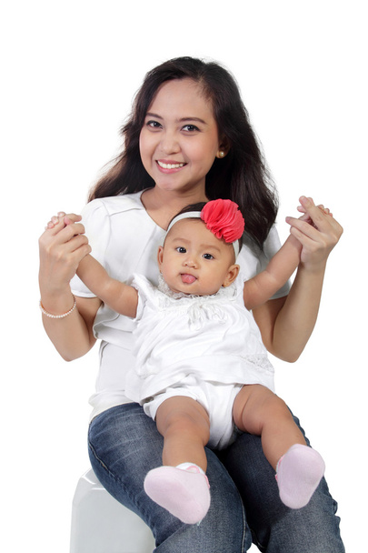 Baby sit op schoot van de moeder - Foto, afbeelding