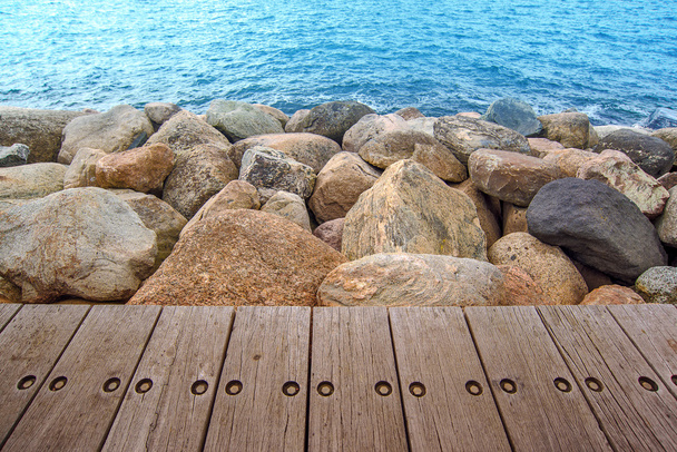Boardwalk and Rocks At Seashore - Foto, Imagen