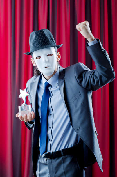 Man receiving award in mask - Fotoğraf, Görsel