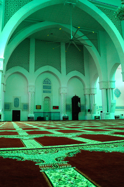 Sultan Haji Ahmad Shahin moskeija, alias UIA-moskeija Gombakissa, Malesiassa
 - Valokuva, kuva