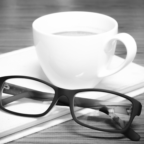 coffee cup and notebook with glasses black and white color tone - Fotoğraf, Görsel