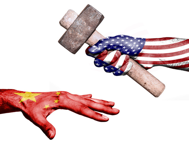Les États-Unis frappent la Chine avec un marteau lourd
 - Photo, image