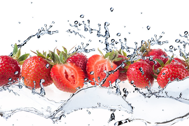Erdbeere und Spritzwasser - Foto, Bild