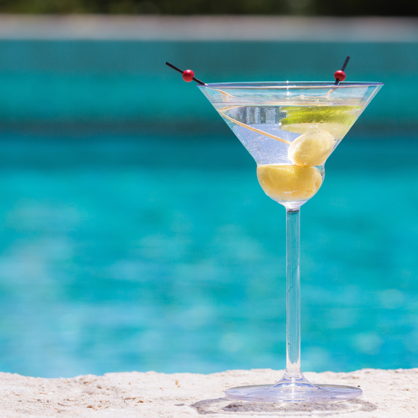 Glas droge martini cocktail  - Foto, afbeelding