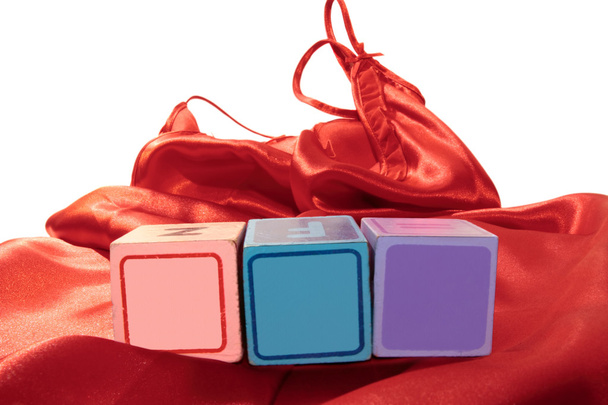Порожні іграшкові блоки на шовковій ніші
 - Фото, зображення