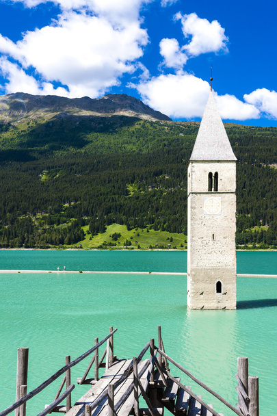 башта затонулого церква в місті resia озера, Південний Тироль - Фото, зображення