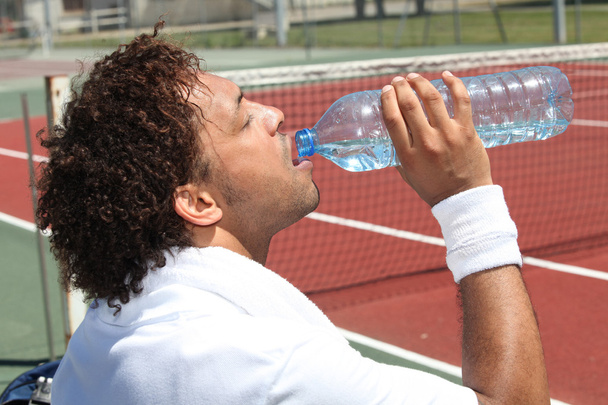 Tennis player drinking water - 写真・画像