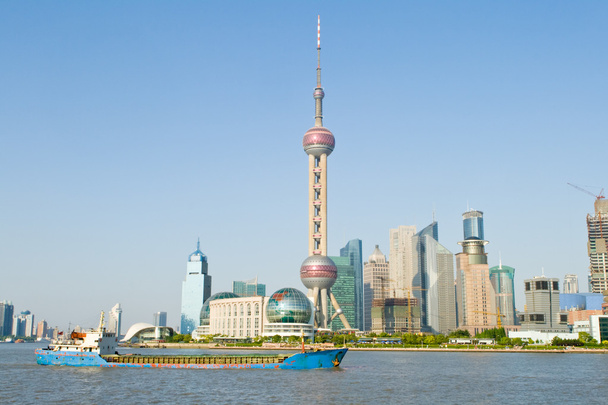 orientalische Perle Fernsehturm mit Huangpu Fluss Vordergrund Pudong sha - Foto, Bild