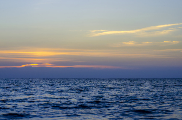 Ciel bleu avec coucher de soleil
 - Photo, image