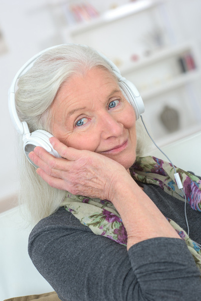 Senior lady wearing headphones - Fotografie, Obrázek