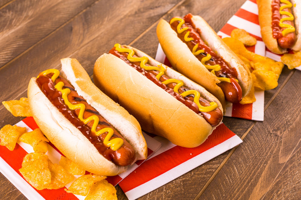 Hot dogs grillés
 - Photo, image