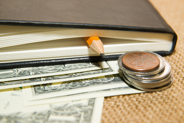 Notatnik, ołówek i pieniądze na starej tkanki - Zdjęcie, obraz