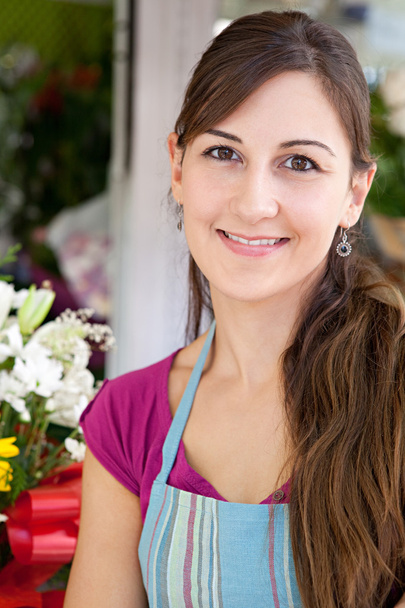 bloemist vrouw in haar winkel - Foto, afbeelding