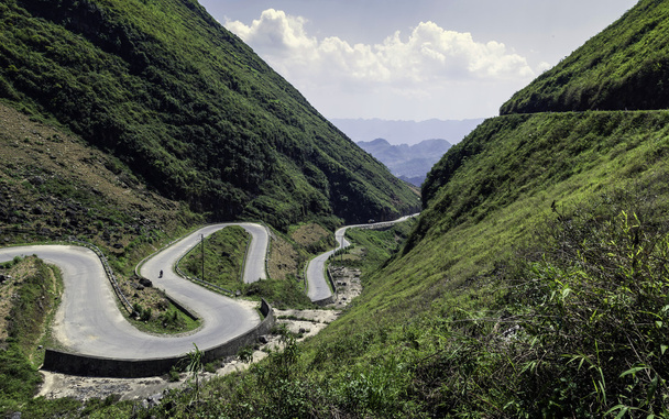 Górska droga w Wietnamie - Zdjęcie, obraz