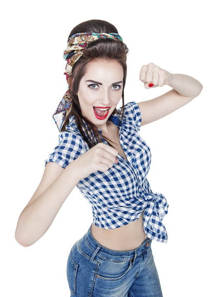 Schöne Frau im Retro-Pin-up-Stil mit erhobenen Fäusten, fertig - Foto, Bild