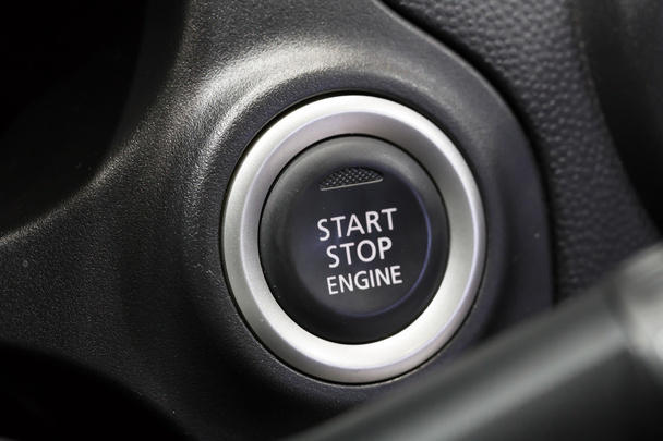 εκκίνηση κινητήρα κουμπιά στάσεων σε αυτοκίνητο - Φωτογραφία, εικόνα