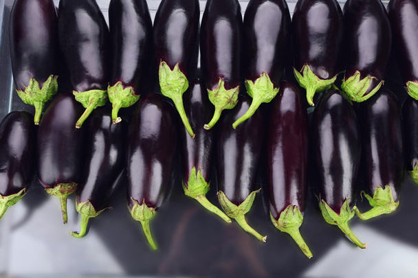 Heap of fresh eggplants close up - Φωτογραφία, εικόνα