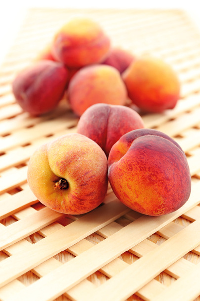 Sweet ripe peaches on table - Foto, Imagen