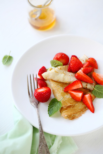 crepe with strawberry and honey - Photo, image