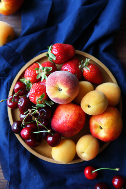 fresh peaches and fruits closeup - Фото, зображення