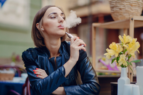 beautiful glamorous brunette smoke electronic cigarette - Valokuva, kuva