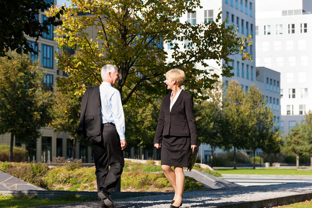 Business people greeting outdoors - Photo, Image