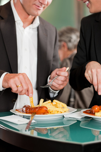 Führungskräfte essen gemeinsam leckeres Essen - Foto, Bild
