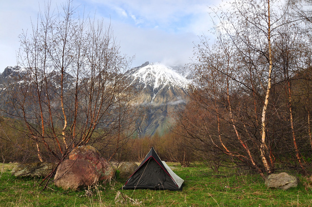 Кемпинг в горах Грузии
 - Фото, изображение