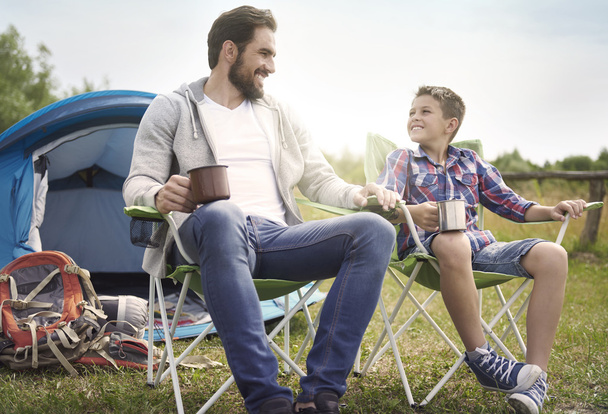 Pai e filho acampar
 - Foto, Imagem