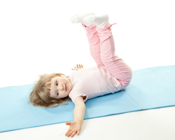 Child doing sport exercises - Fotografie, Obrázek