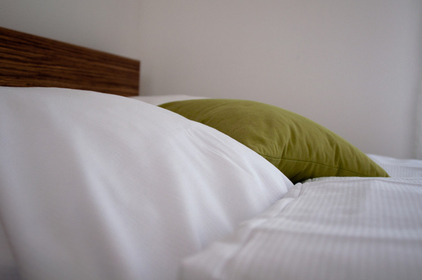 Hotellin sänky
 - Valokuva, kuva