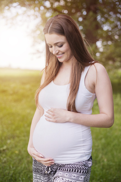 happy pregnant woman - Foto, immagini