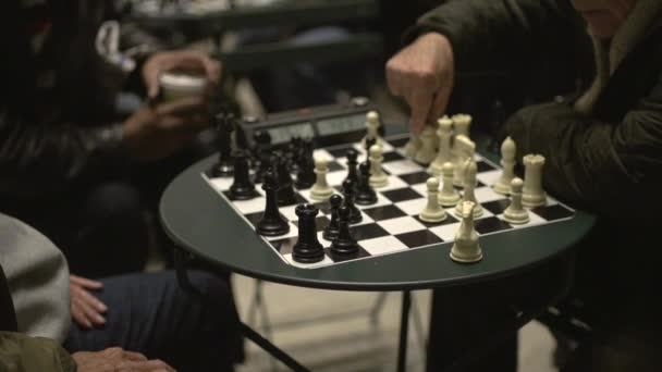 σκάκι αγώνα στο Σέντραλ Παρκ - Πλάνα, βίντεο