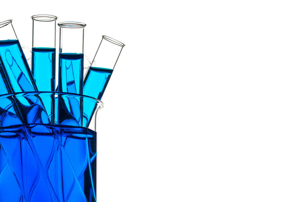 Test tüpleri mavi sıvı, Laboratuar kapkacakları - Fotoğraf, Görsel