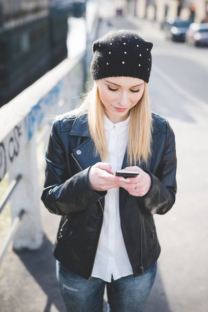 young girl in city with smartphone - Photo, Image