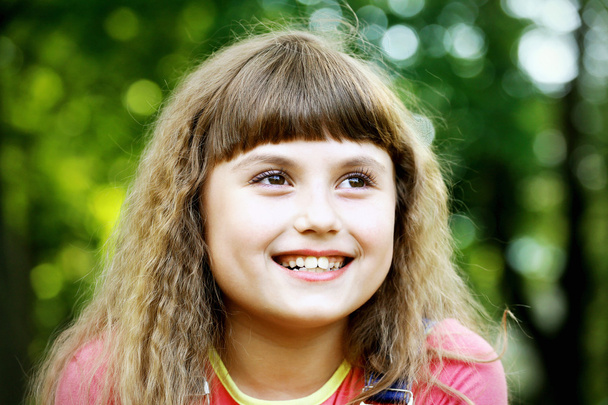 Happy child girl on a green background - Zdjęcie, obraz