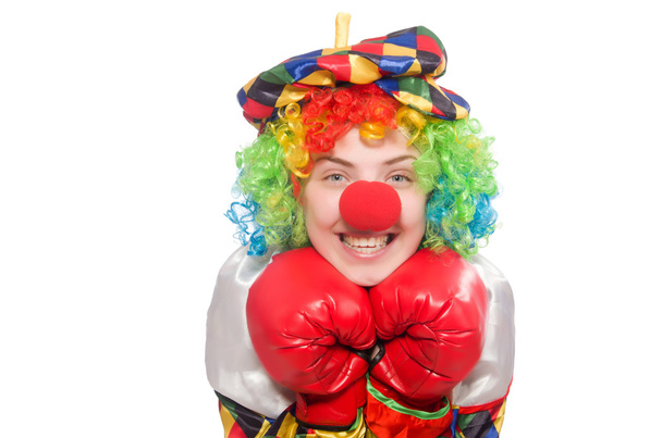 Clown avec gants de boxe isolés sur blanc - Photo, image