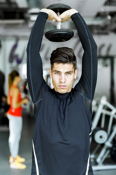 Young man training in a gym - Foto, Imagem