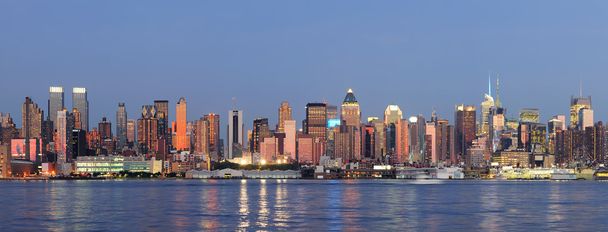 New York Manhattan sul fiume Hudson
 - Foto, immagini