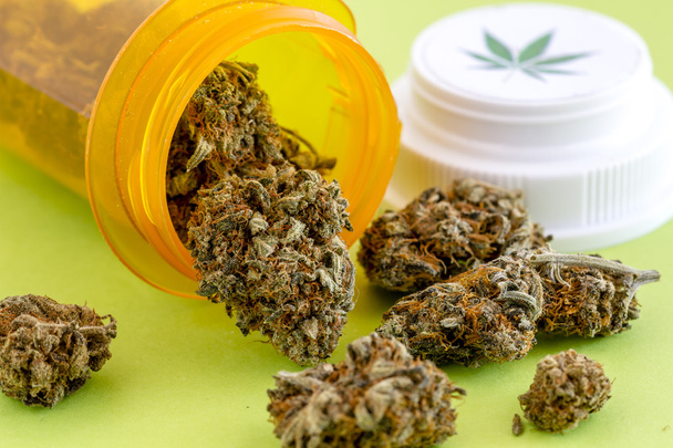 Medical Marijuana Buds and Seeds - Foto, imagen