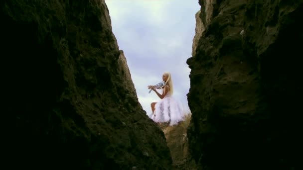 Violinista em um vestido branco
 - Filmagem, Vídeo