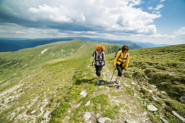 Two sisters hiking - Fotografie, Obrázek