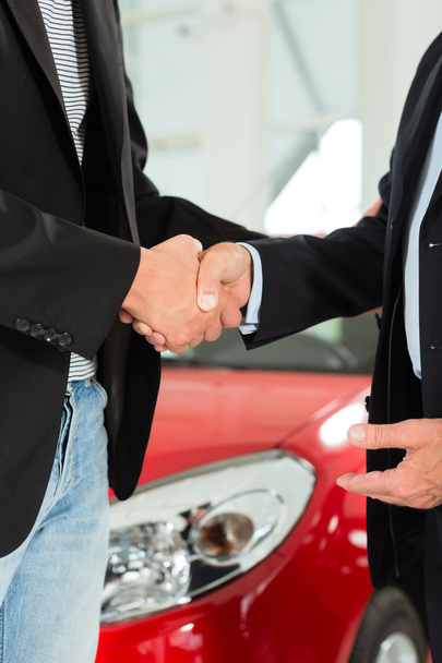 Handshake of two men in suits - Foto, Bild