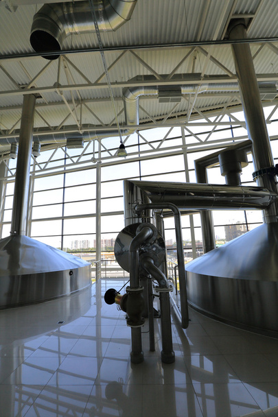 Endüstri/sanayii donatımı birimlerde bitki bira üretimi için - Fotoğraf, Görsel