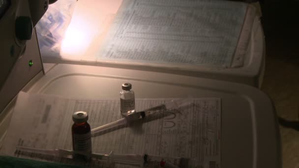 Injekciós tűk és gyógyszeres kezelés - Felvétel, videó